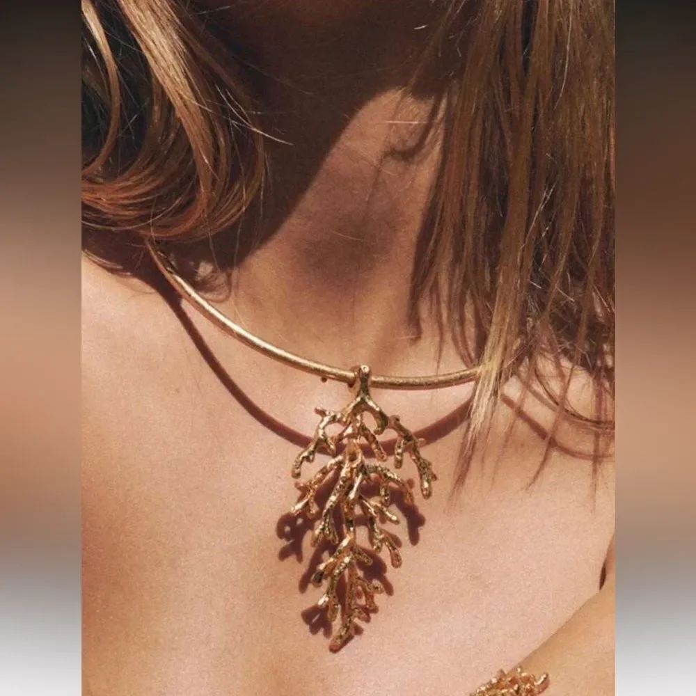 Gold Leaf Pendant Necklace A1283